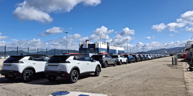 Stellantis Vigo vuelve a parar y tres sindicatos culpan al exigente modelo de producción