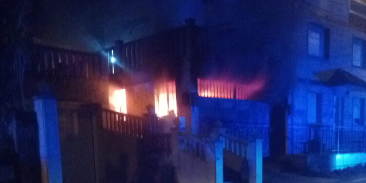 Dos policías locales de Vigo, Medalla al Mérito por intervenir en un incendio con tres menores