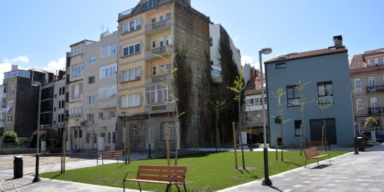Vigo estrena una nueva plaza pública (casi escondida) en Bouzas