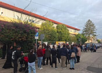 Padres y madres de Coruxo protestan por los recortes en profesores de apoyo educativo