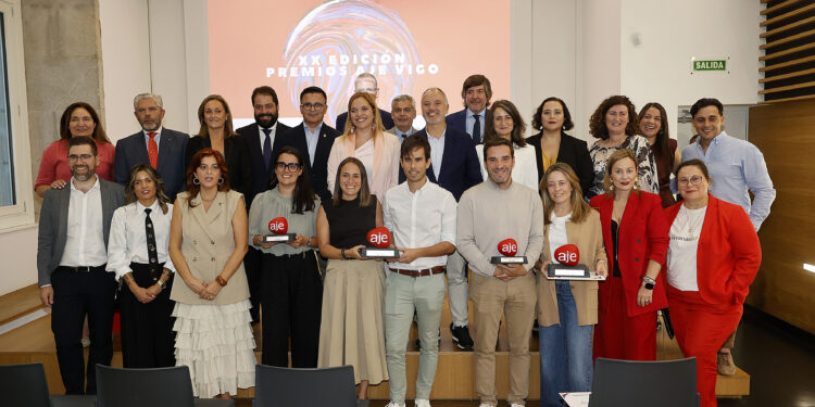 Vig-sec Drone y AP Asesoría, galardonados con los Premios AJE Vigo, que reconocen la trayectoria de Alfredo Blanco