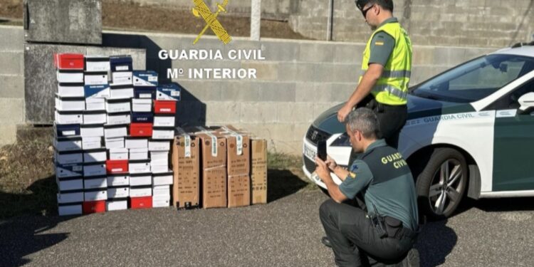 Intervienen a un varón de 30 años un total de 100 pares de zapatos ilegales procedentes de China