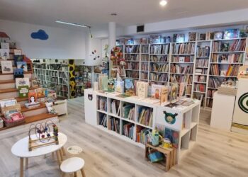 Dos voces esenciales de la literatura infantil dialogan en Vigo sobre imagen y palabra