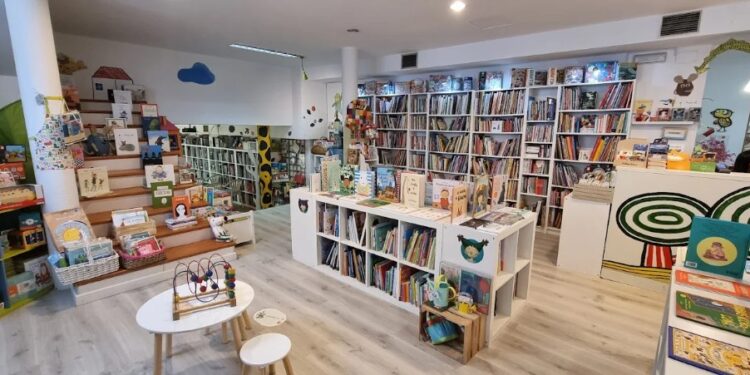 Dos voces esenciales de la literatura infantil dialogan en Vigo sobre imagen y palabra