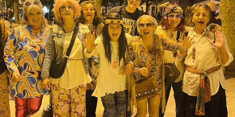 Habrá guateque de otoño: Bouzas lucha contra los elementos para despedir su verano