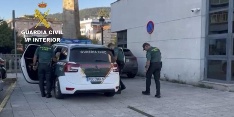 Detenidos tras agredir a un guardia civil (fuera de servicio) y a su perro en su propia casa