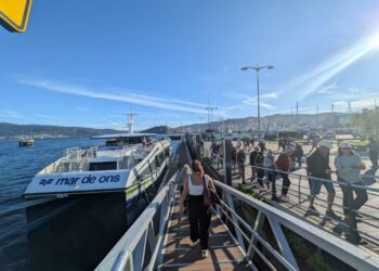 ¡Tu escapada soñada en el Puente del Pilar! Cíes, San Simón y mejillones te esperan con Mar de Ons