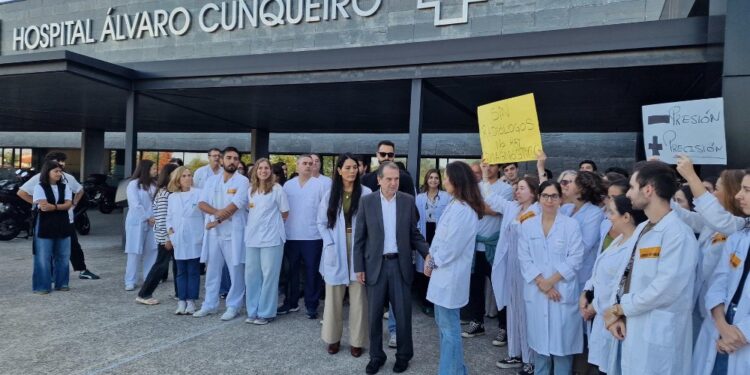 El personal del Álvaro Cunqueiro se rebela por una medida que pone en riesgo tu salud