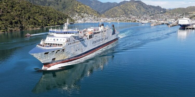 El «ferry gafado» de Barreras se despide tras 26 años de averías épicas