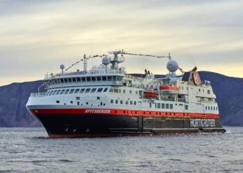 Una universidad flotante para explorar naturaleza y cultura recala en Vigo