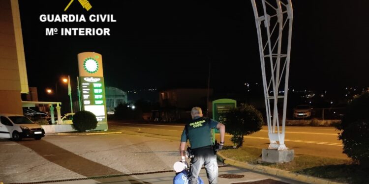 Detenido un hombre tras ser sorprendido intentando robar en una gasolinera