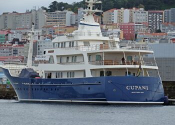 El Cupani, emblema de la exploración náutica, atraca junto al Anawa