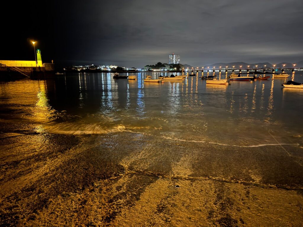 La noche de Vigo brilla en otoño a la orilla de su Ría: de Bouzas a Canido