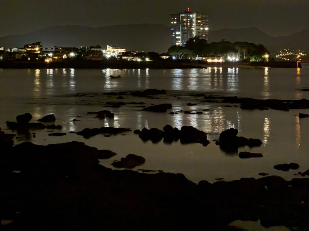 La noche de Vigo brilla en otoño a la orilla de su Ría: de Bouzas a Canido