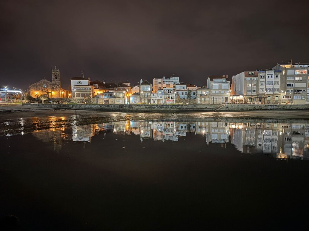 La noche de Vigo brilla en otoño a la orilla de su Ría: de Bouzas a Canido