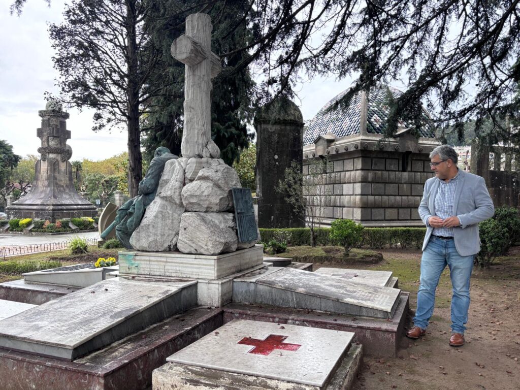 Expolio en el mayor cementerio de Vigo: roban piezas de gran valor en una tumba histórica