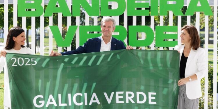 Rueda entrega Banderas Verdes en Mos a 33 municipios