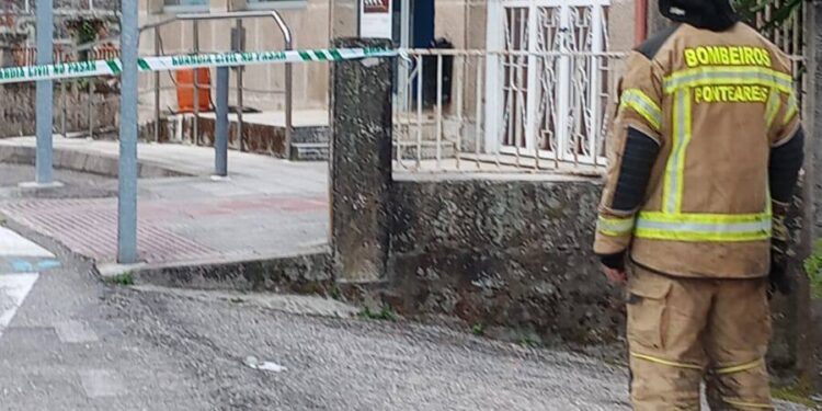 Acordonan una sucursal bancaria por una bombona de gas conectada al cajero como un artefacto explosivo