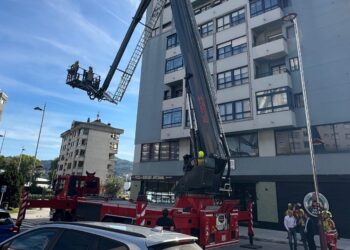 La nueva grúa de los bomberos no es la más alta de España ni puede operar en todo Vigo