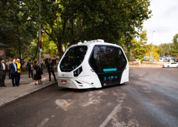 Madrid (y su alcalde Almeida) estrenan el piloto del bus autónomo desarrollado por CTAG