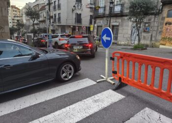 Caos de tráfico en el centro de Vigo, que se convierte en una ‘ratonera’ por el Día de la Policía