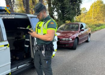 Le dan el alto en la A55, da positivo en alcohol y descubren que es la quinta vez que lo interceptan sin carné