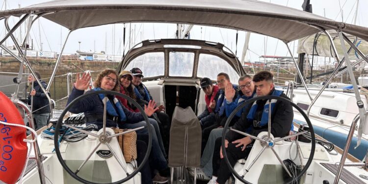 La Regata Inclusiva “Vigo a Vela”, única en España, acerca al mar a 60 personas con discapacidad