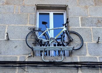 La bicicleta en la ventana