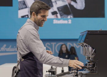 «La meta es ser campeón del mundo y creo que podemos lograrlo», el reto del mejor barista de Vigo (y de España)