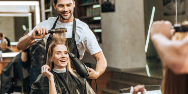 Requisitos y estudios que se necesitan para ser peluquero