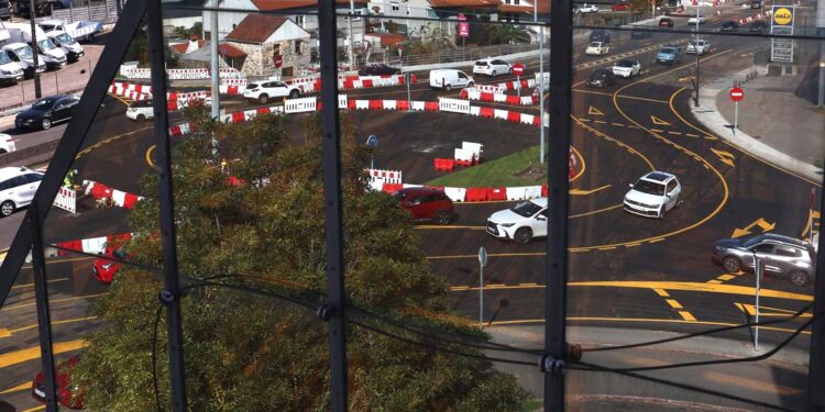Una rotonda a la altura del Alcampo, que se pone a prueba hoy, dará acceso a la Avenida de Madrid