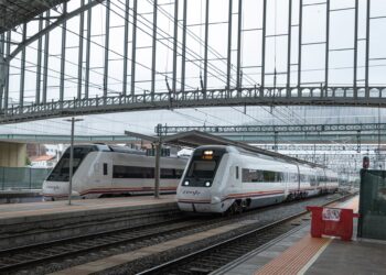 Renfe aumenta más de 4.600 plazas semanales en trenes entre A Coruña y Vigo