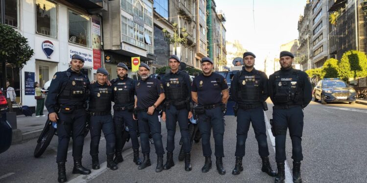 Unos agentes evitan que el Día de la Policía acabe en tragedia