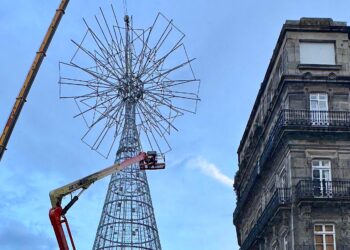 El árbol de Navidad de Vigo, estrellado