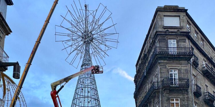 El árbol de Navidad de Vigo, estrellado