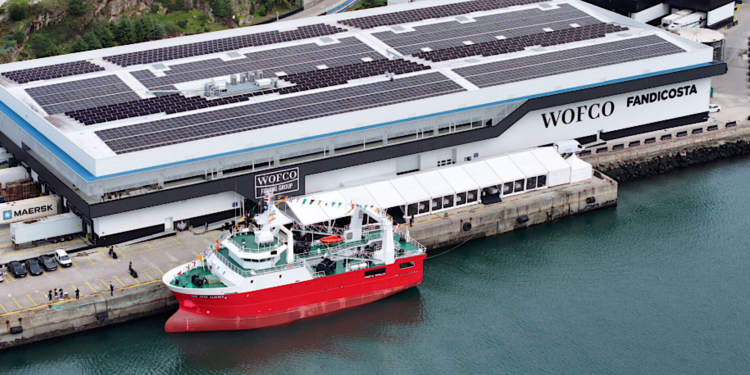 Un gran simulacro con fuego, heridos y fuga de amoníaco en la ría moviliza a todos los servicios de emergencia