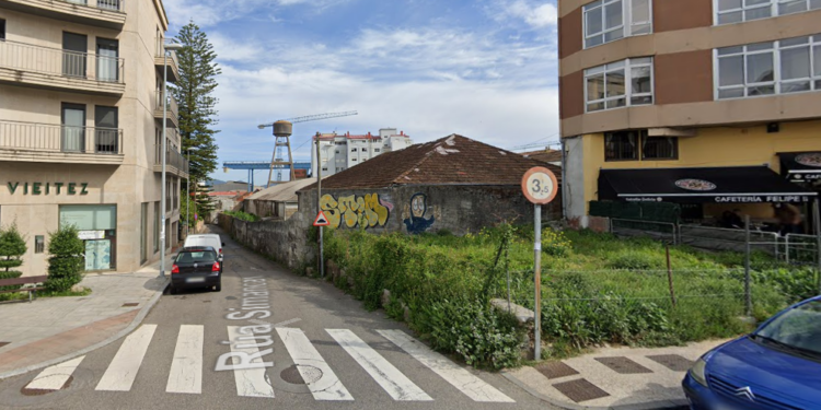 Vigo ejecutará el derribo de varias edificaciones en Bouzas para ampliar un importante (y estrecho) atajo