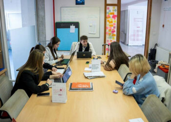 A Cátedra Feminismos 4.0 financia sete investigacións sobre a perspectiva de xénero