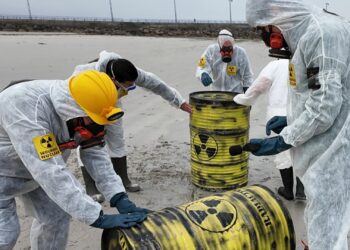 Aparecen bidones radioactivos en una playa de Vigo