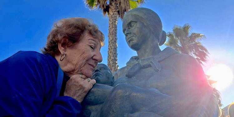 Lágrimas de ida y vuelta en la Estación Marítima de Vigo