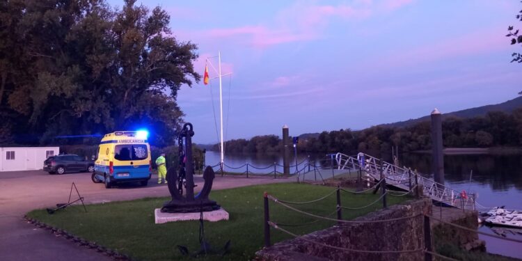 Rescatan a un joven de 26 años que sufrió una caída en una zona de difícil acceso en el río Miño