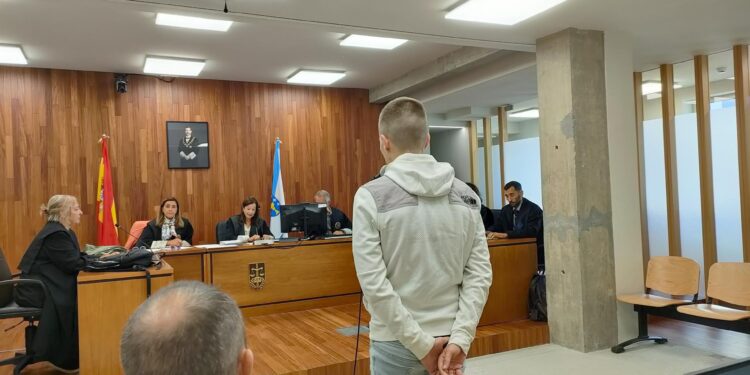 El joven que apuñaló a otro durante el carnaval de verano de Redondela acepta 3 años y 9 meses de cárcel
