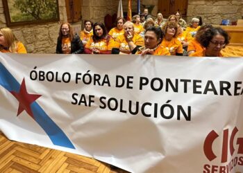El personal del SAF, tras 34 días de huelga y una noche en el Concello: «Iremos hasta el final»