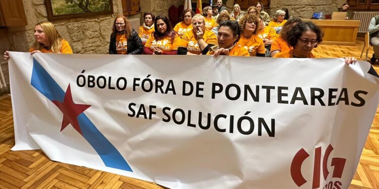 El personal del SAF, tras 34 días de huelga y una noche en el Concello: «Iremos hasta el final»