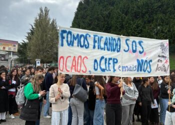 Estudiantes del Manuel Antonio se plantan ante las obras y harán huelga: «Afecta a nuestro bienestar físico y mental»