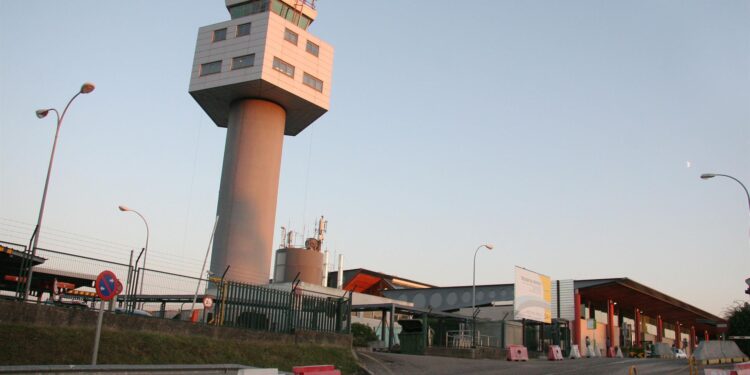 Detienen a una persona en Vigo que pretendía sacar una partida de armas por Peinador