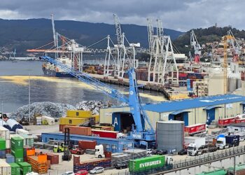 Alarma en el Puerto de Vigo por un vertido