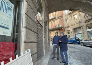 El PP de Vigo critica que Caballero «esconde» la oficina de Turismo «debajo de un puente»