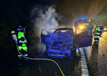 El incendio de un turismo en la A55 provoca el caos en la autovía