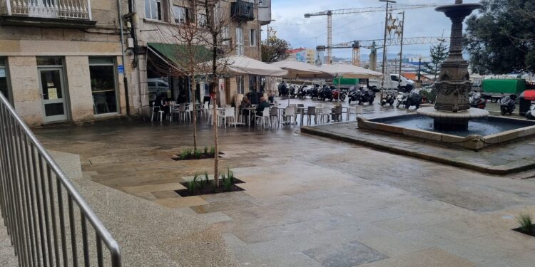Vigo estrena su nueva plaza (con mirador a la Ría) en uno de los rincones urbanos con mayor encanto